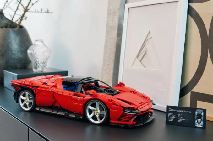 „LEGO Technic Ferrari Daytona SP3“ (42143)